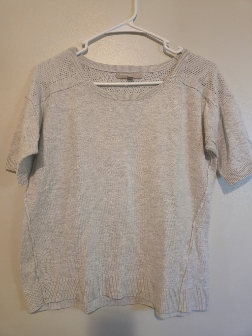 Banana Republic Light Gray Short Sleeve Crewneck Sweater